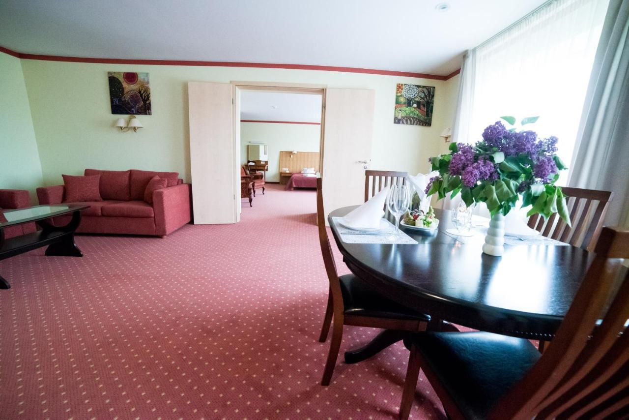 Hotel Tigra Priekuļi Kültér fotó