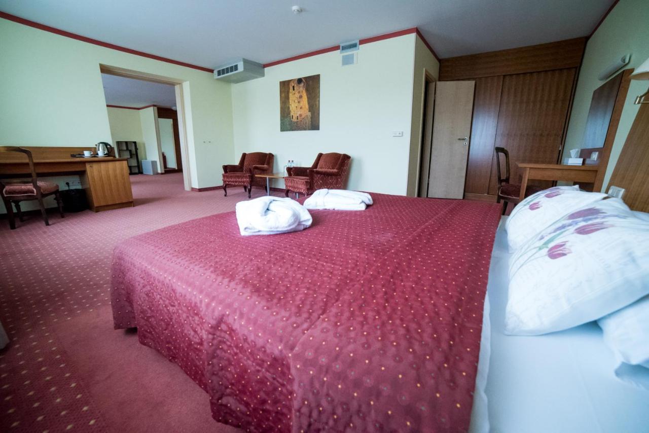Hotel Tigra Priekuļi Kültér fotó