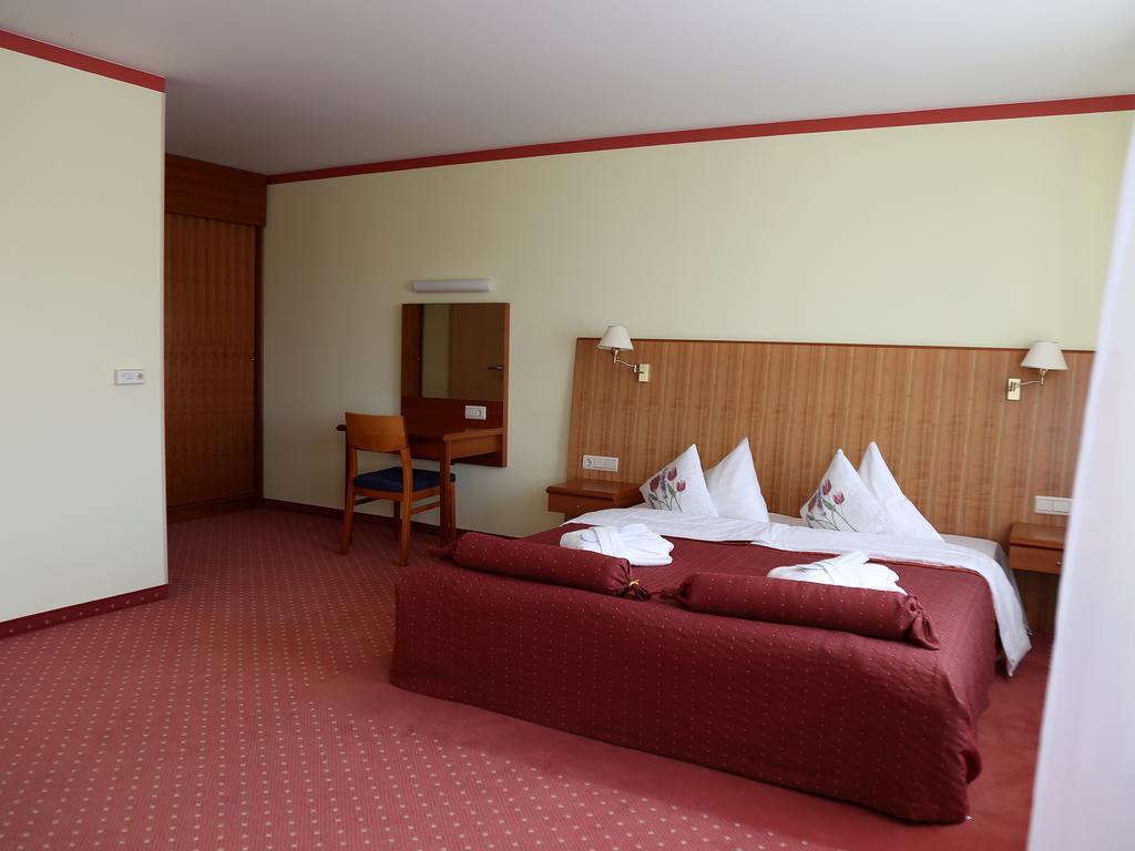 Hotel Tigra Priekuļi Kültér fotó