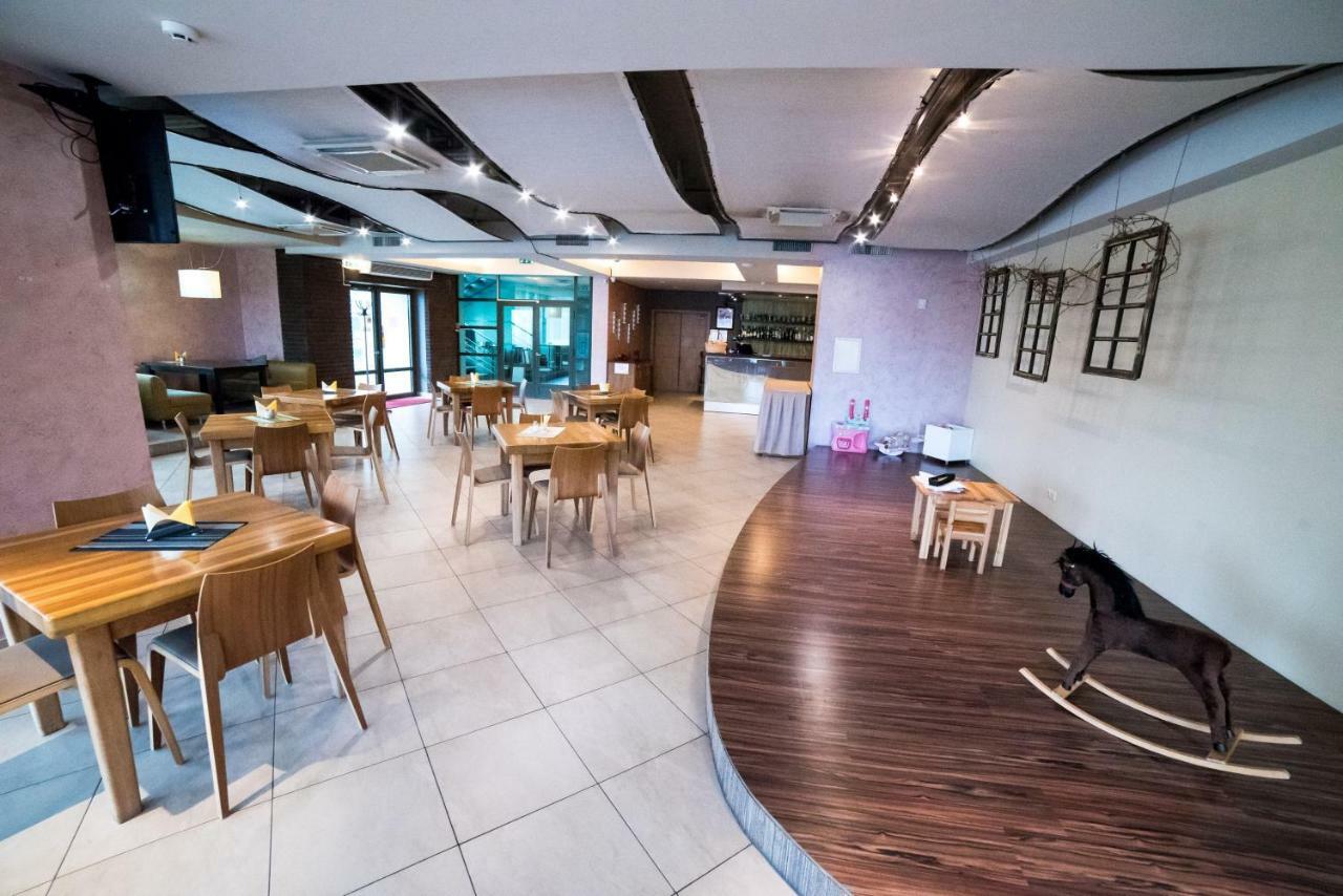 Hotel Tigra Priekuļi Kültér fotó