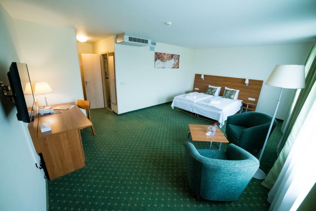 Hotel Tigra Priekuļi Kültér fotó
